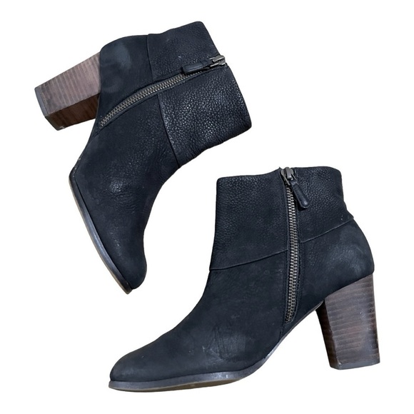 Cole Haan Size 7 Black Nubuck Cassidy Heeled Boots Ankle Bootie - Picture 1 of 12
